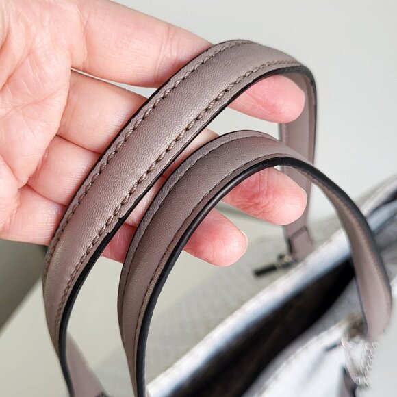 GUESS Logo Print Tote Bag - Picture 9 of 9